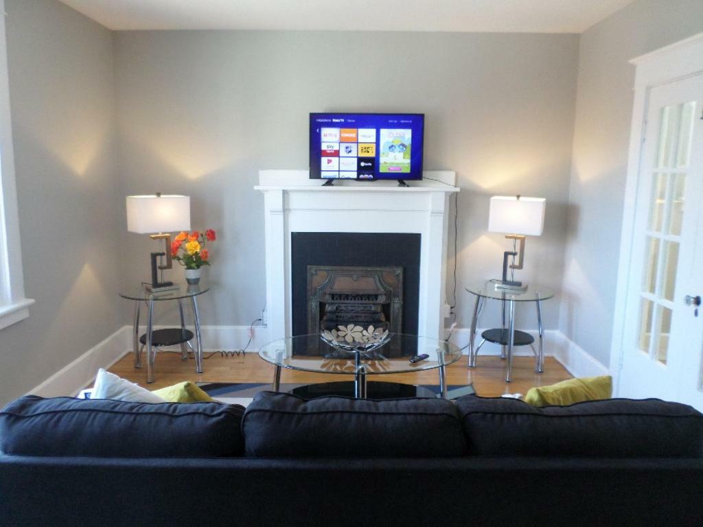 Apartamento Bright, Clean, Private. In The Heart Of Downtown! Parking, Wi-Fi And Netflix Included Otawa Exterior foto